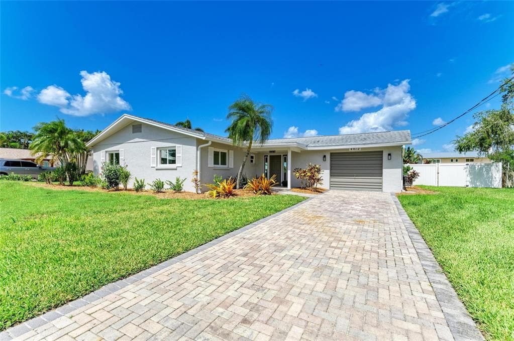 4412 DOLPHIN LANE 4