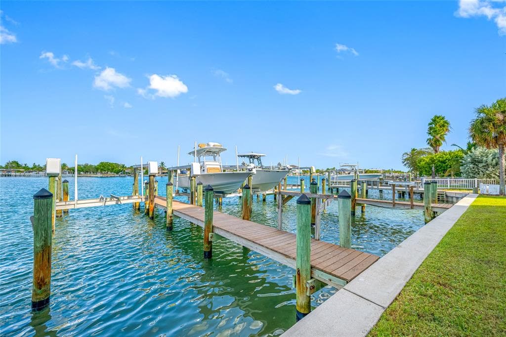 8575 SUNSET COURT 1