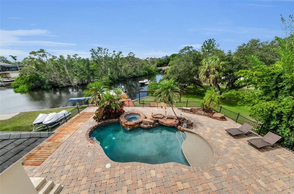 3143 PINEVIEW DRIVE 3