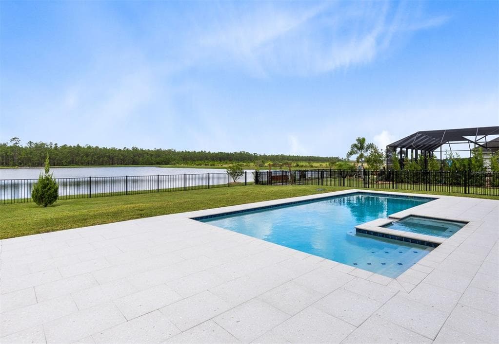 513 MOSAIC BOULEVARD 1