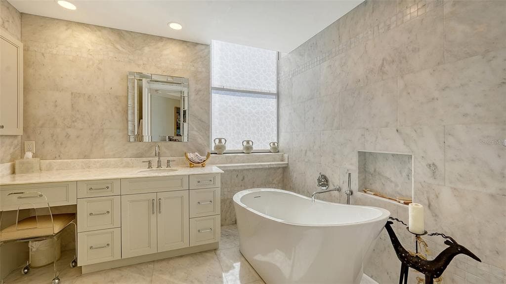 1241 GULF OF MEXICO DRIVE 803 photo 16