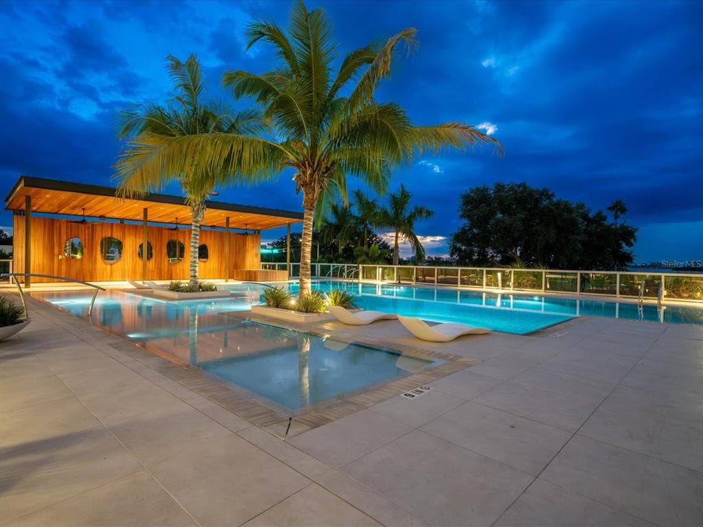1020 SUNSET POINT ROAD 511 photo 15