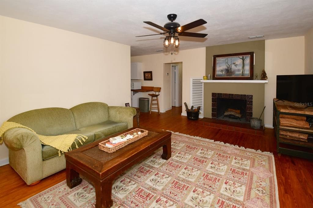 160 BAYSHORE DRIVE photo 13