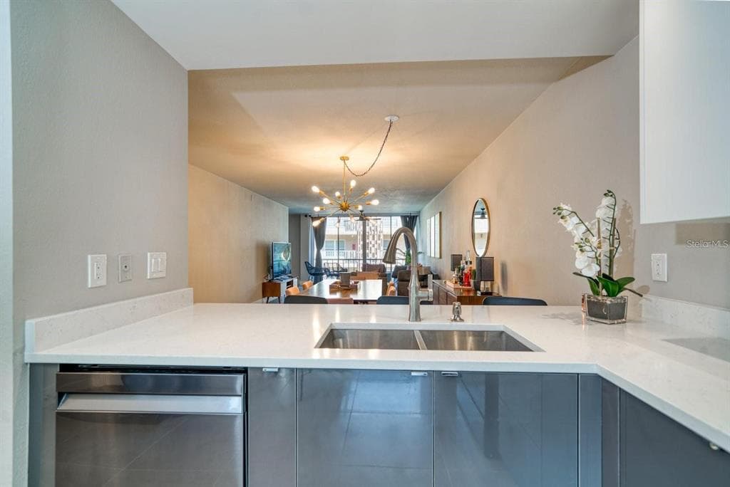 105 ISLAND WAY 132 photo 3