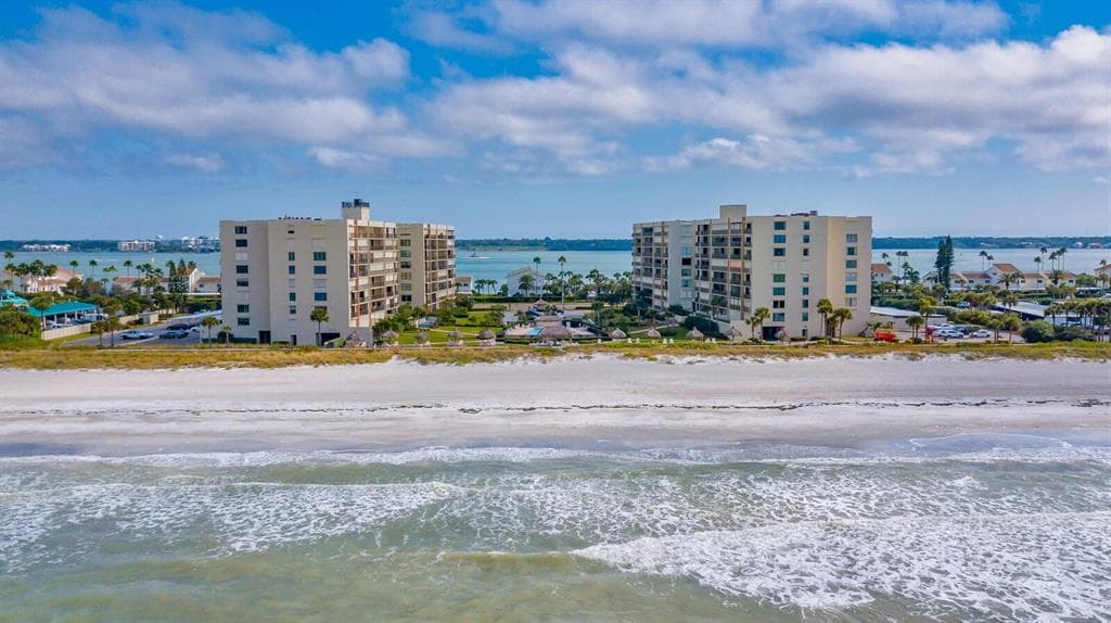 1400 GULF BOULEVARD 204 photo 2
