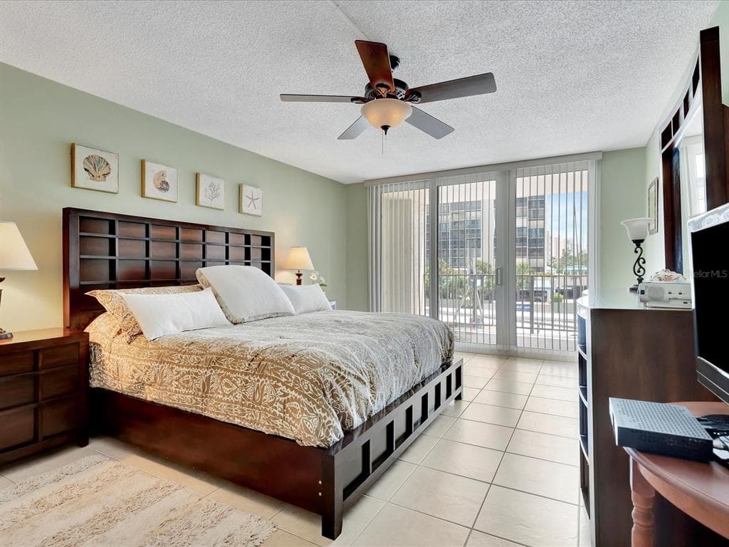 1400 GULF BOULEVARD 204 photo 21