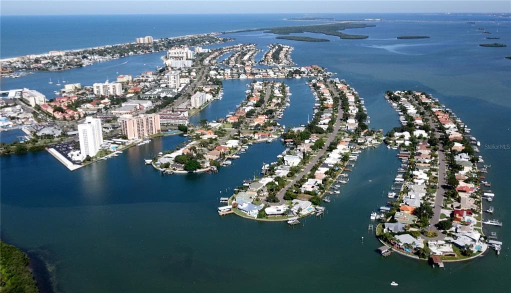 105 ISLAND WAY #121 3