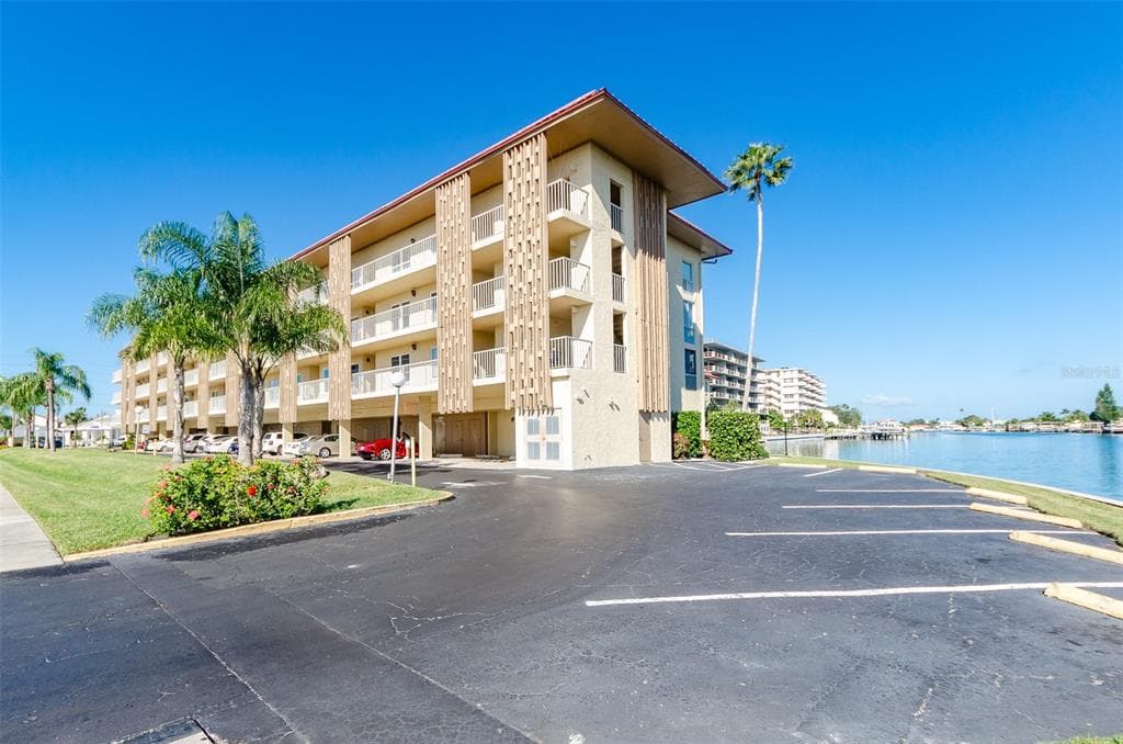 105 ISLAND WAY #121 5