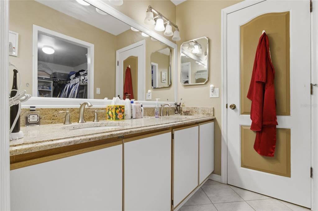 5567 SEA FOREST DRIVE 323 photo 20