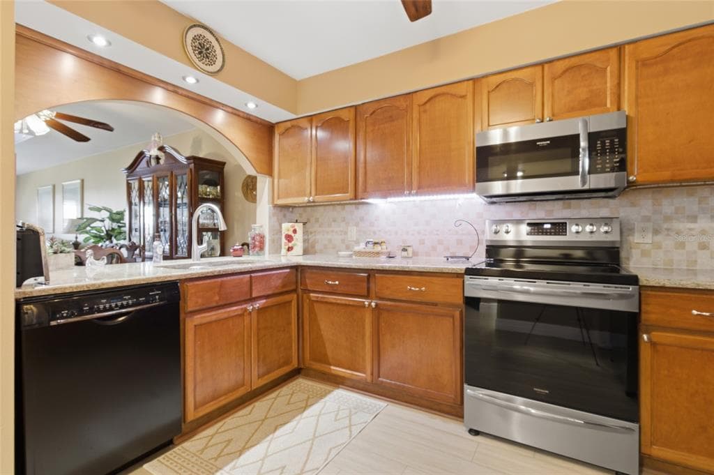 5567 SEA FOREST DRIVE 323 photo 14