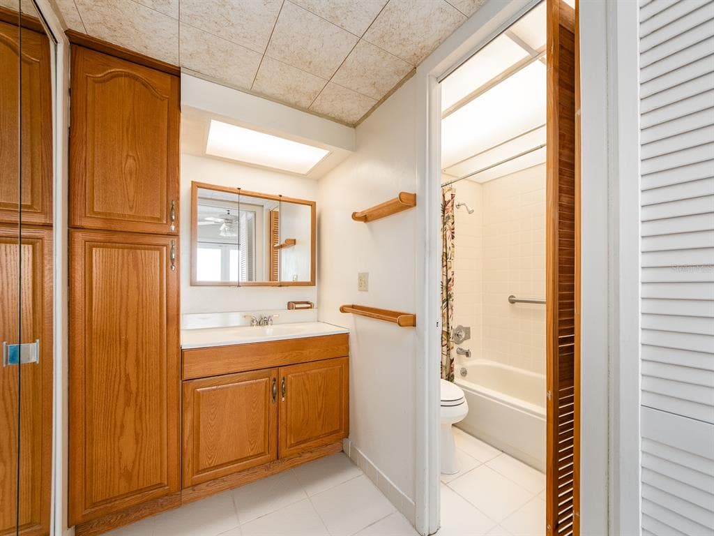 51 ISLAND WAY 1001 photo 25