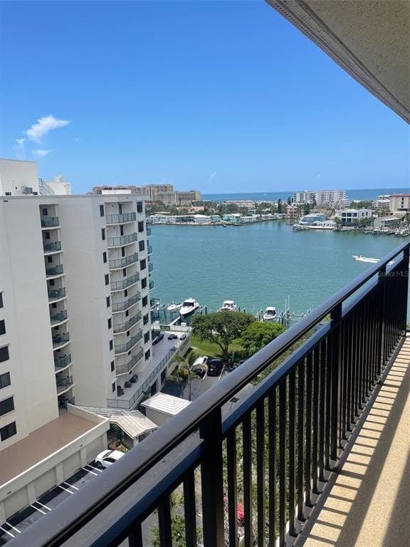 690 ISLAND WAY #1112 4