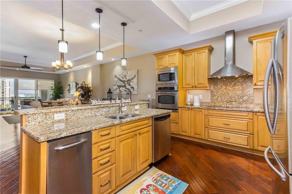 202 WINDWARD PASSAGE 603 photo 17