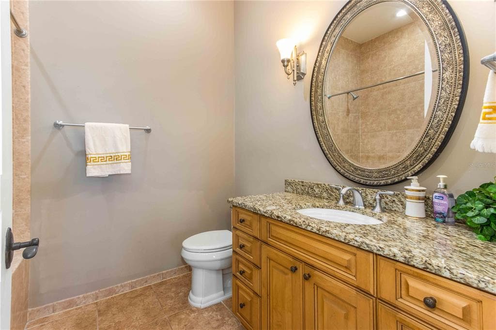 202 WINDWARD PASSAGE 603 photo 8