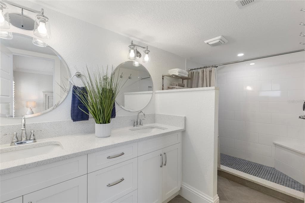 4390 EXETER DRIVE 206 photo 21