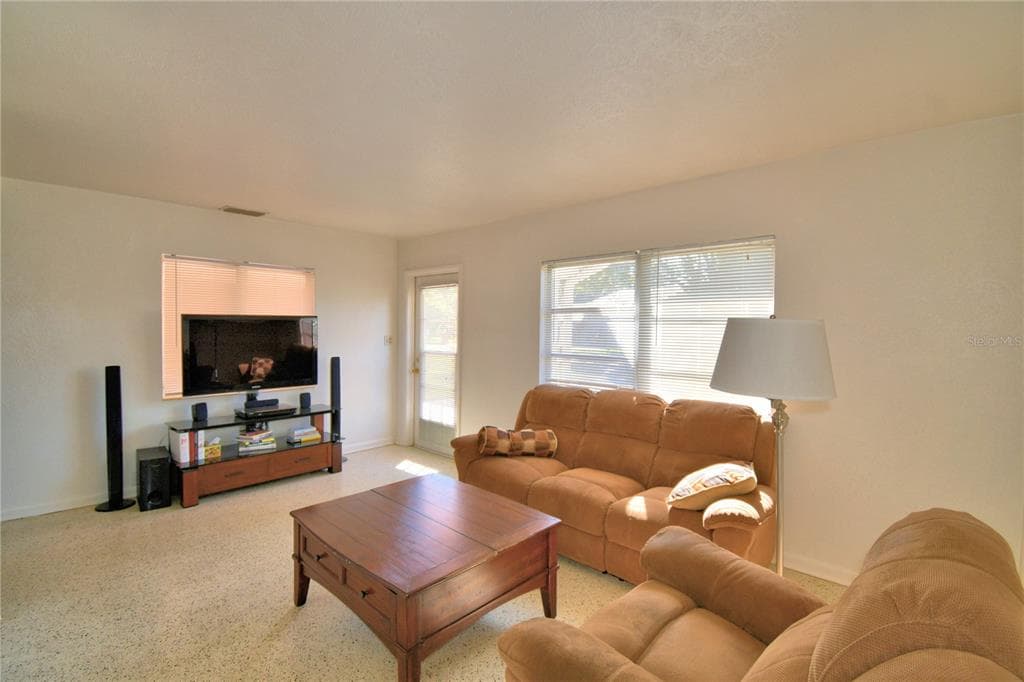 105 MAXCY LANE 5