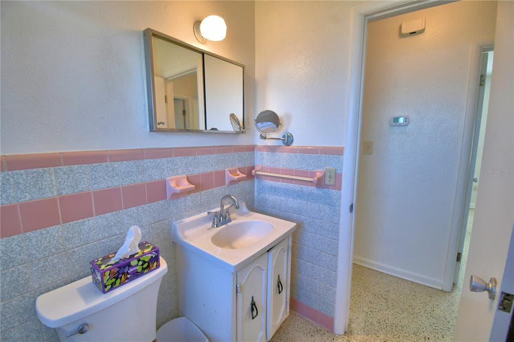 105 MAXCY LANE photo 19