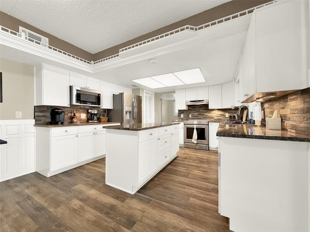 301 QUAY ASSISI photo 16
