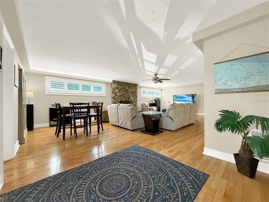 301 QUAY ASSISI photo 19