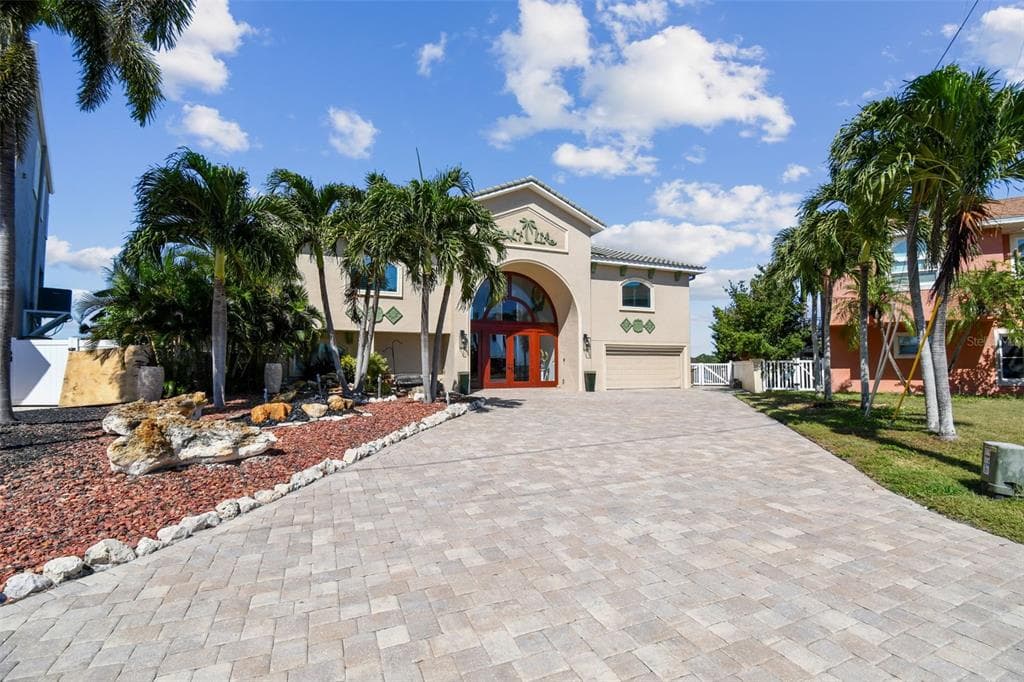 582 JOHNS PASS AVENUE 3