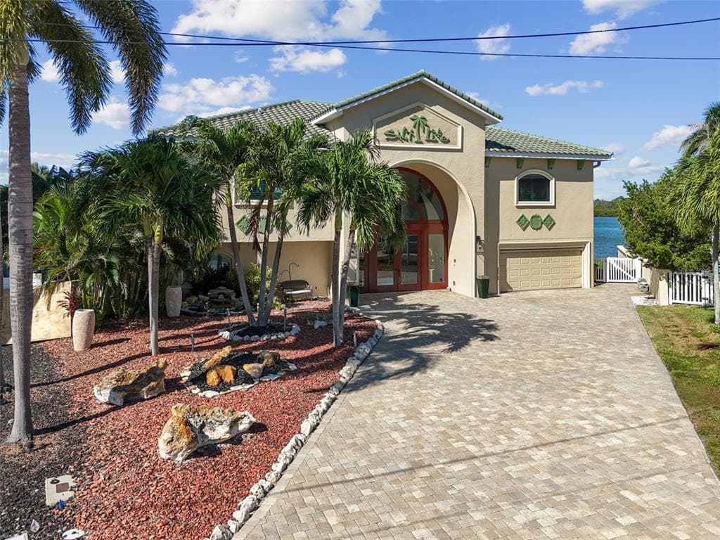 582 JOHNS PASS AVENUE 4