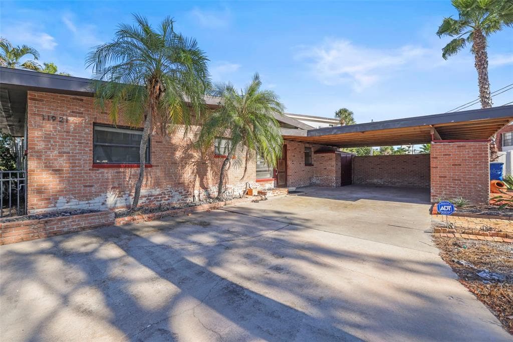 11921 LAGOON LANE photo 4