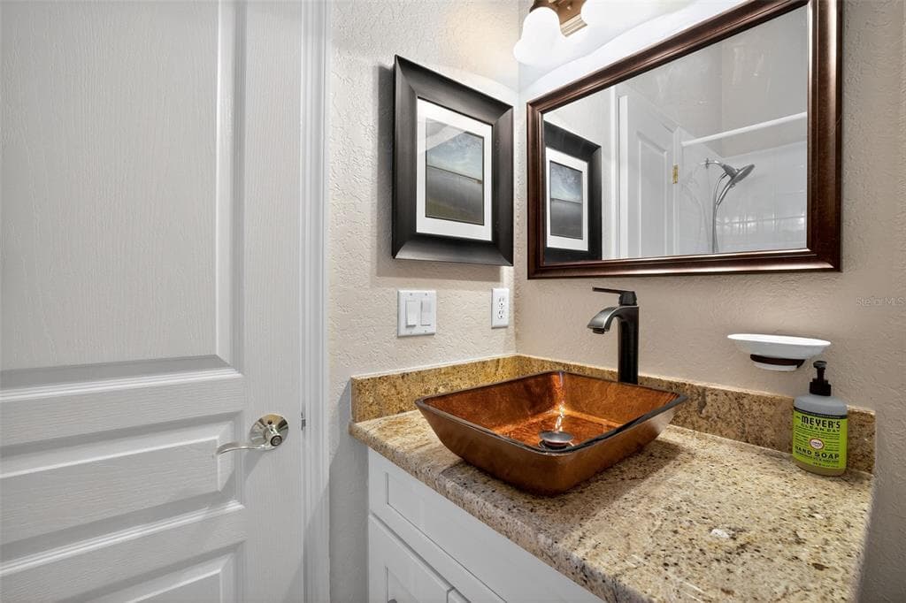 140 BRENT CIRCLE photo 18