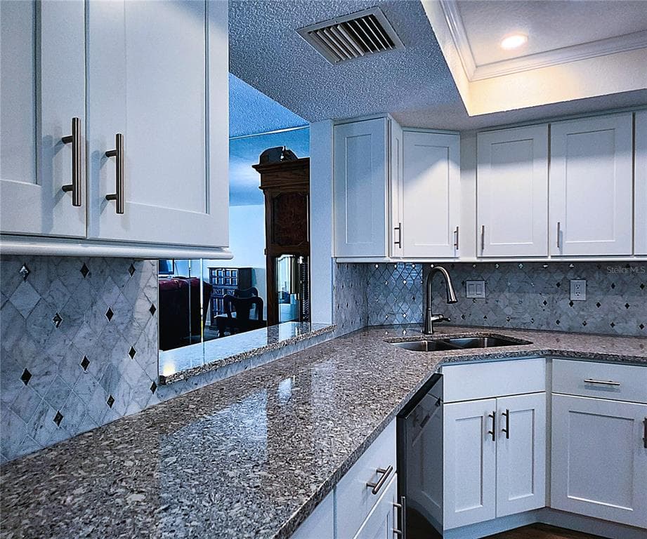 6060 SHORE BOULEVARD S 903 photo 24