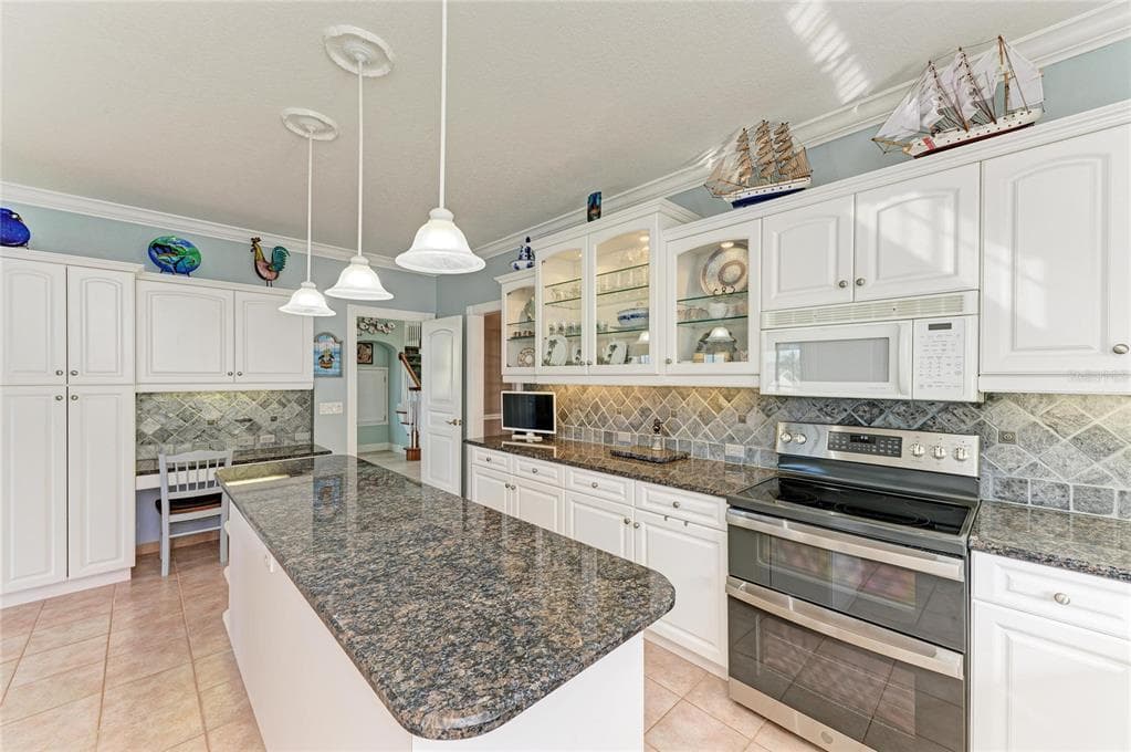2839 CORAL WAY photo 16