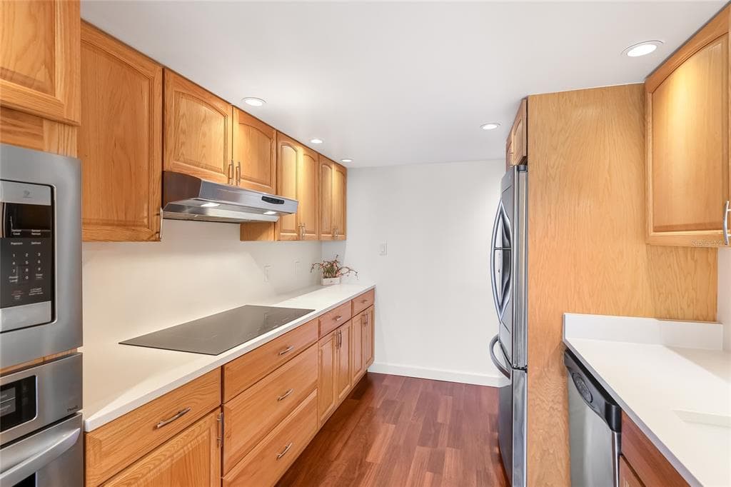 435 S GULFSTREAM AVENUE 1004 photo 13