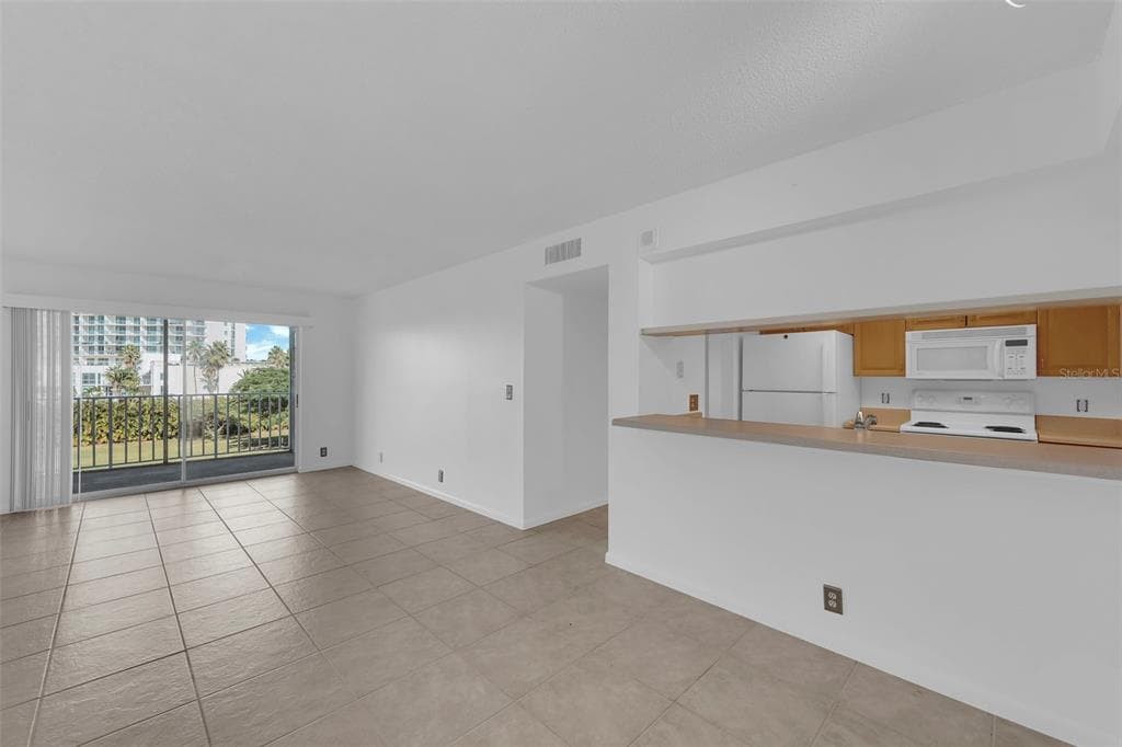2875 PALM BEACH BOULEVARD #205 4