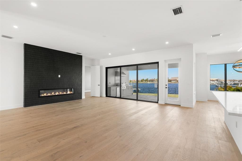 1810 4TH STREET E 5