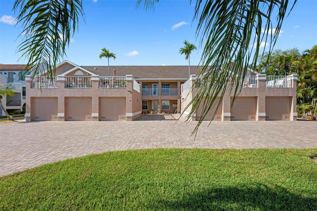 4206 SE 20TH PLACE #101 2