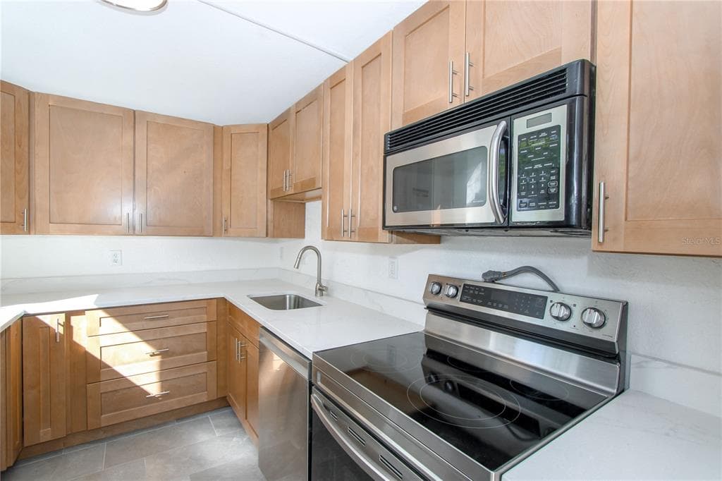 7425 BAY ISLAND DRIVE S 108 photo 13