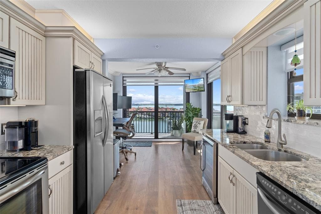 1660 GULF BOULEVARD 706 photo 17