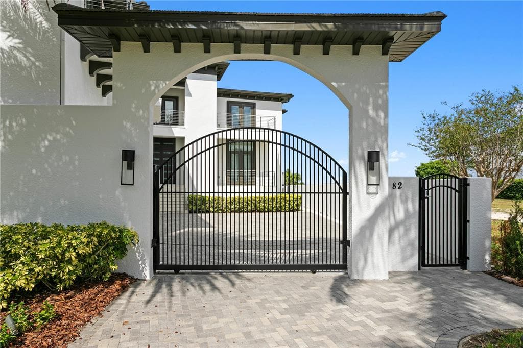 82 MARTINIQUE AVENUE 2