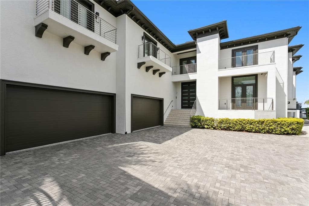 82 MARTINIQUE AVENUE 3