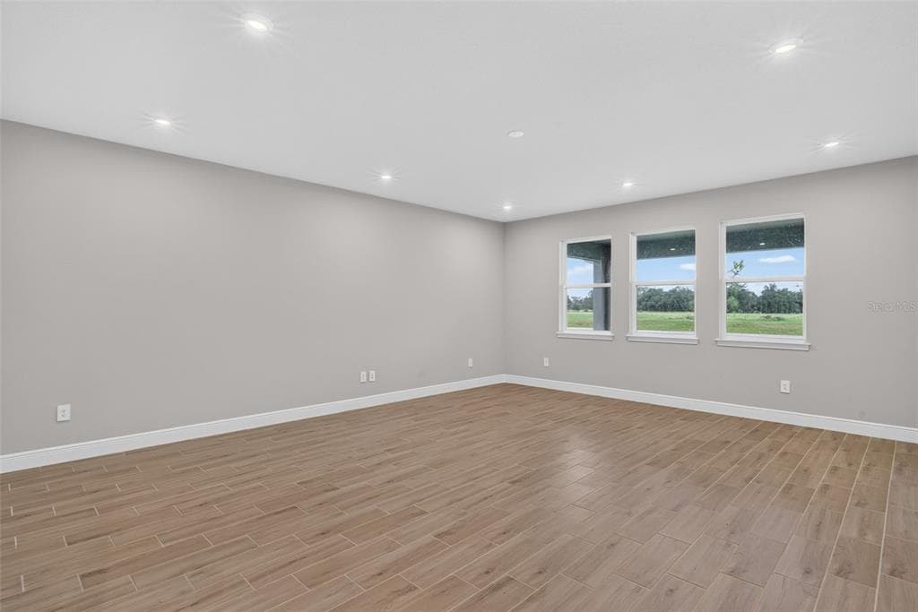 12927 PIERCE STREET photo 13