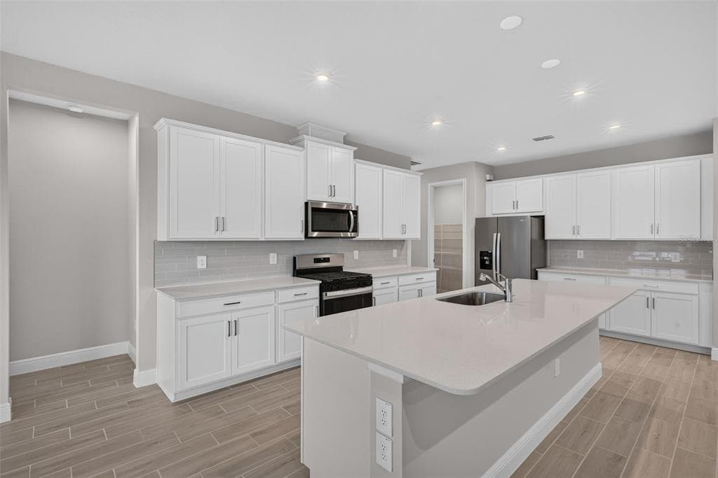 12927 PIERCE STREET photo 9