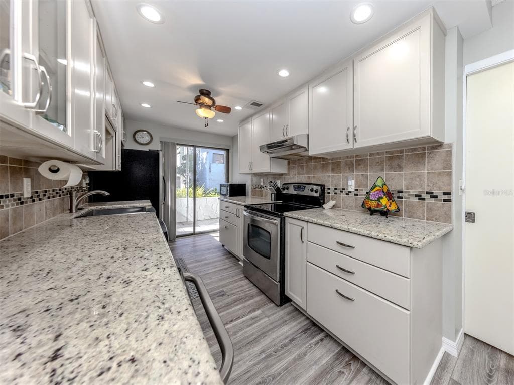1555 TARPON CENTER DRIVE 140 photo 7