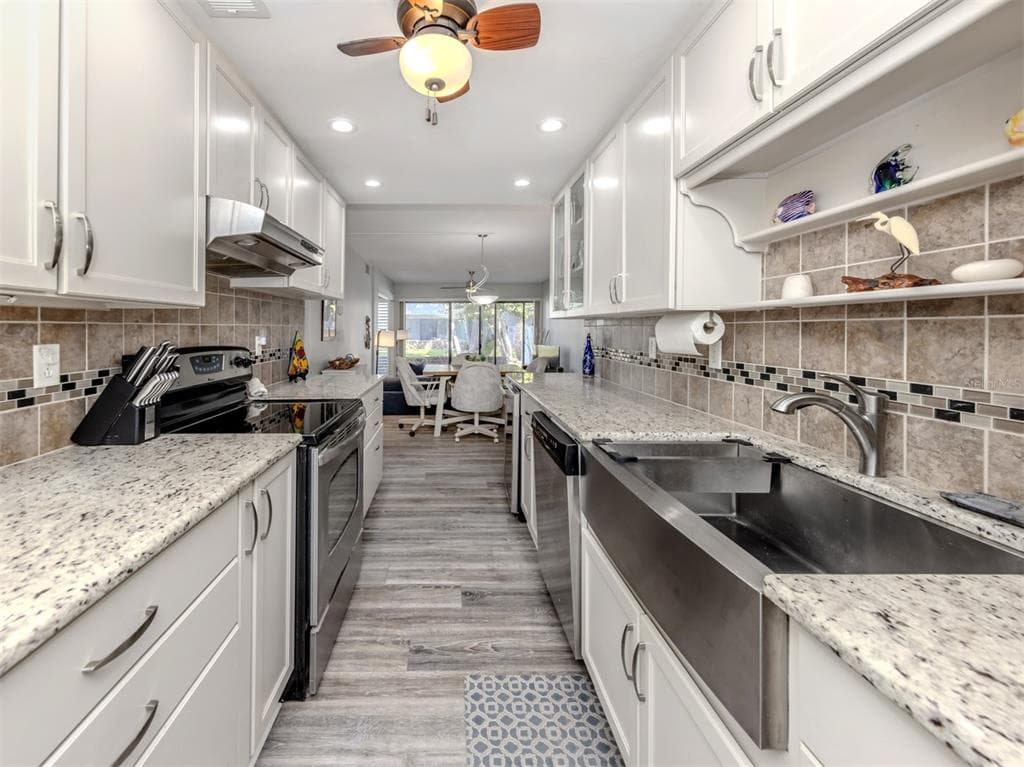 1555 TARPON CENTER DRIVE 140 photo 8
