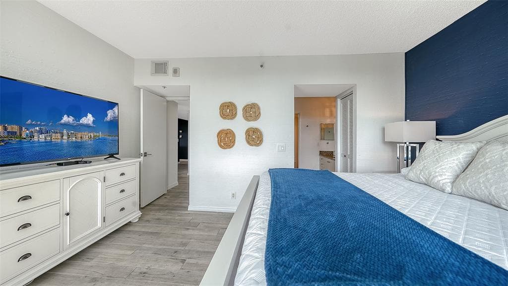 1115 GULF OF MEXICO DRIVE 401 photo 24