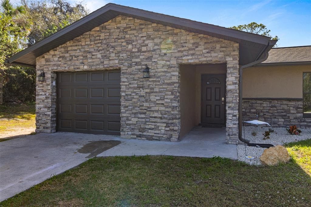 20495 ALBURY DRIVE photo 2