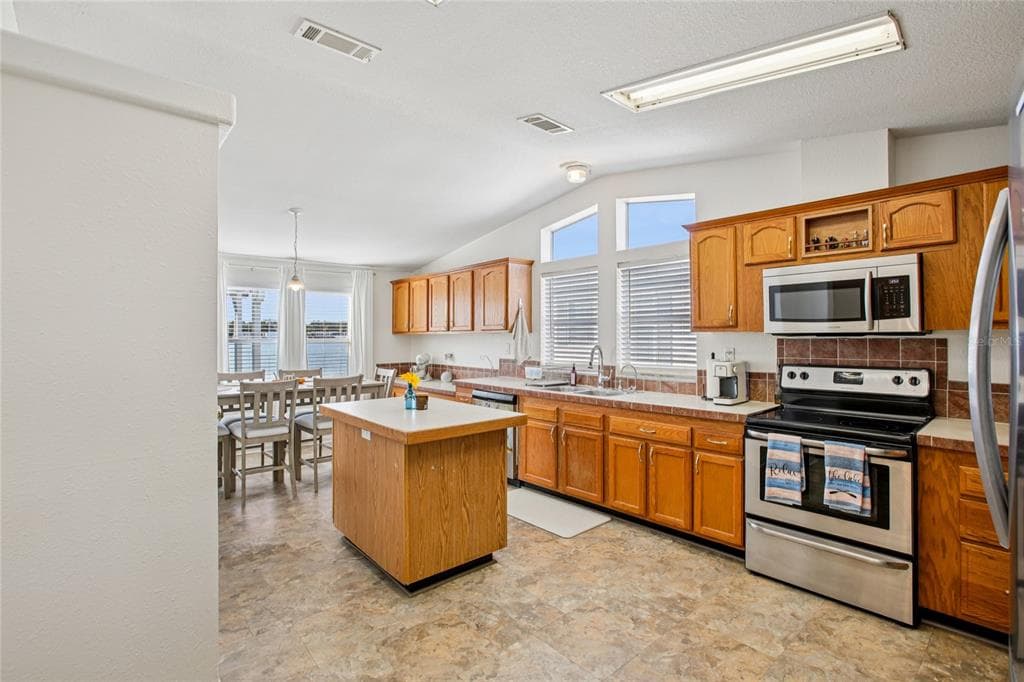 8420 FANTASIA PARK WAY photo 12