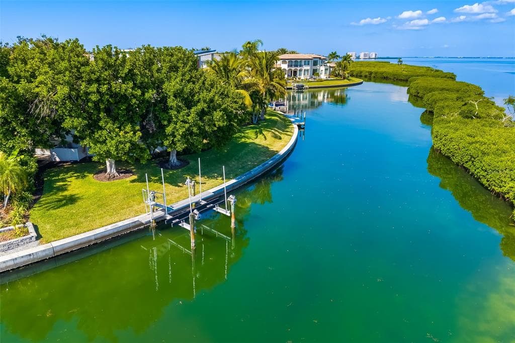560 HARBOR COVE CIRCLE photo 4