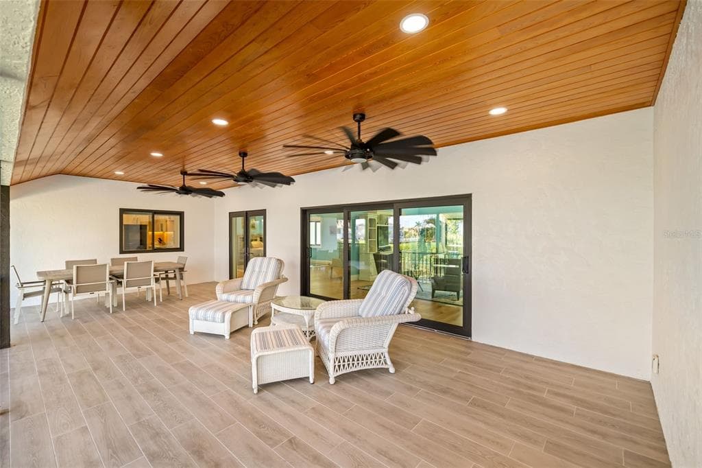 560 HARBOR COVE CIRCLE photo 8