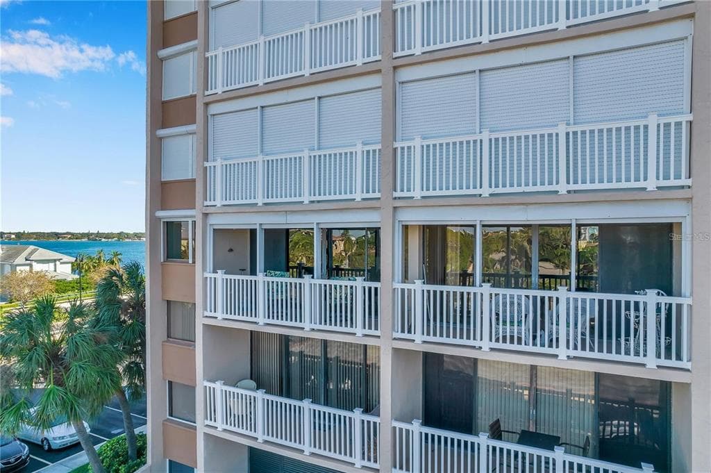 500 TREASURE ISLAND CAUSEWAY 406 photo 16