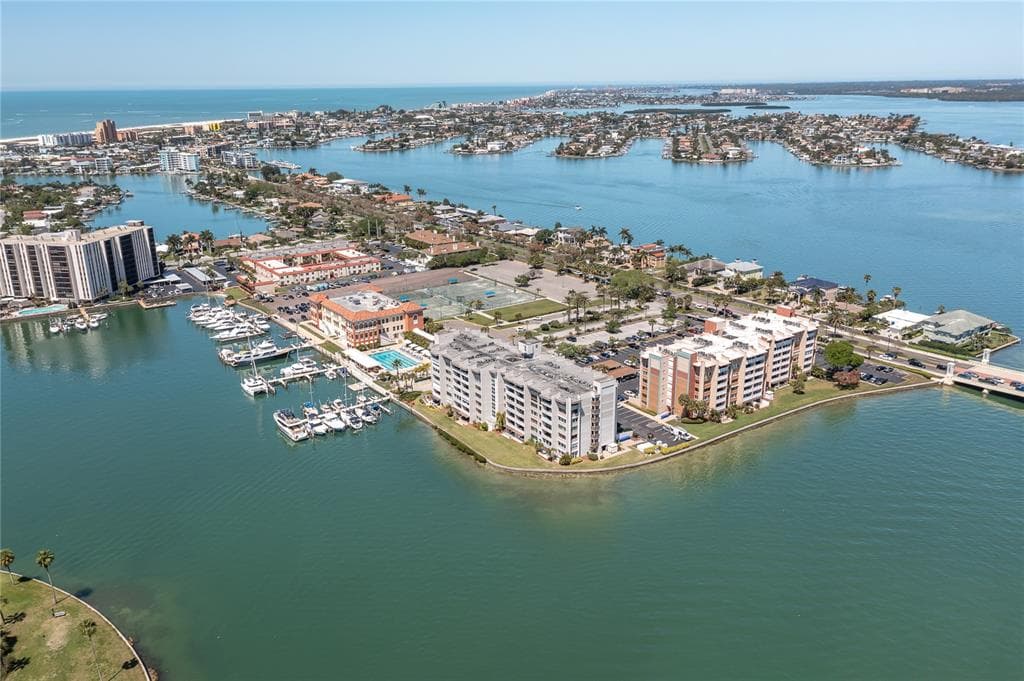 500 TREASURE ISLAND CAUSEWAY 406 photo 19