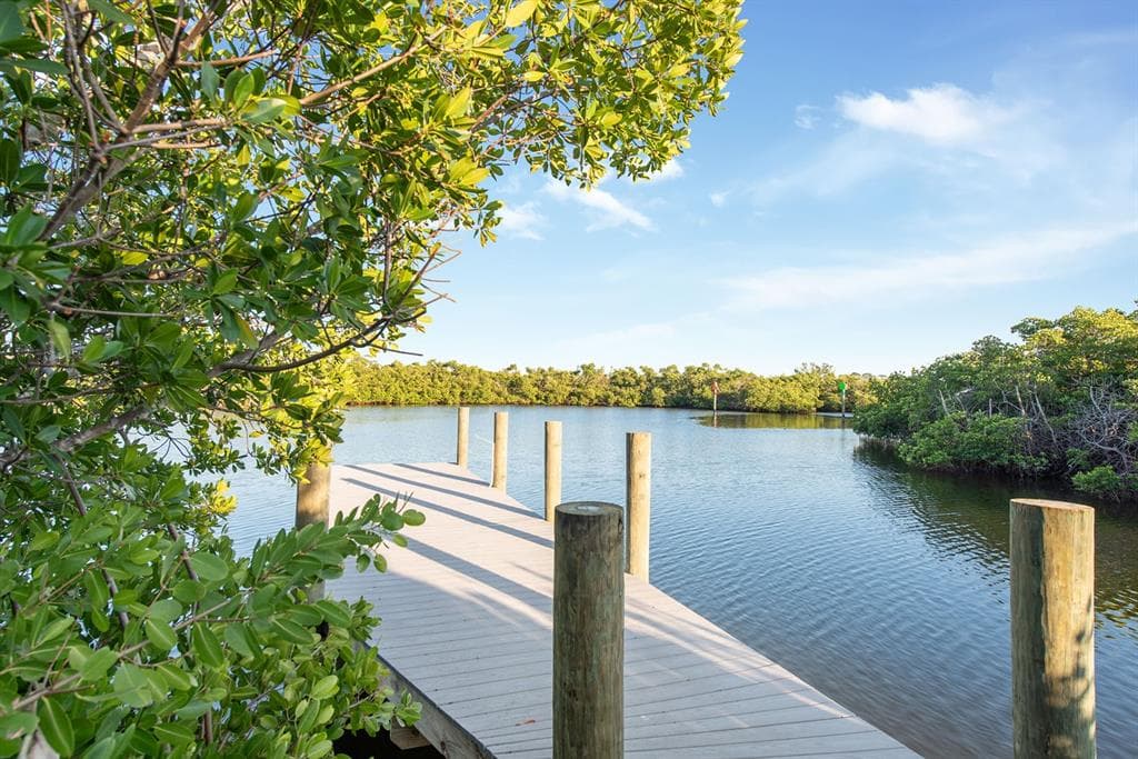 300 E BAY HEIGHTS AVENUE 1