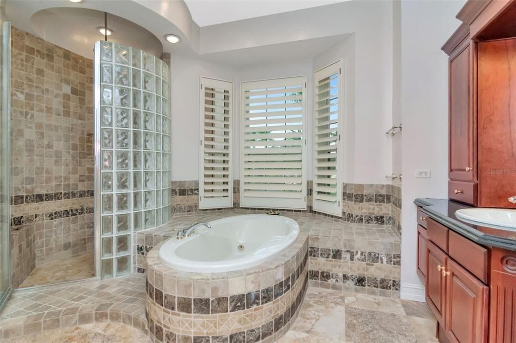 7680 PARADISE POINTE CIRCLE S photo 21